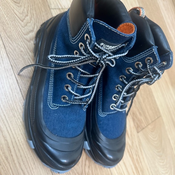 Authentic Burberry Arthur Hiking Boots worn less than 5 miles. - Picture 2 of 9